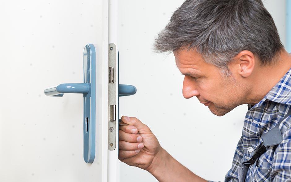 comment ouvrir une porte d'entrée bloquée Lieusaint